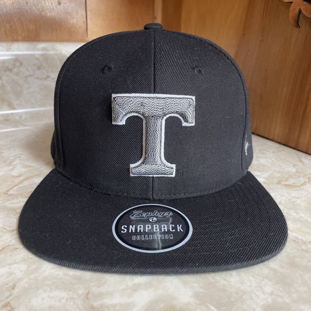 RARE! Zephyr Snapback Hat‎ Flat Brim Silver White Logo T Tennessee Volunteers